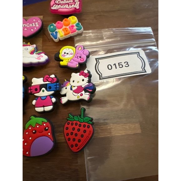 Sanrio Hello Kitty 19 Shoe Charms Multiple Characters Fits Crocs - Picture 6 of 6